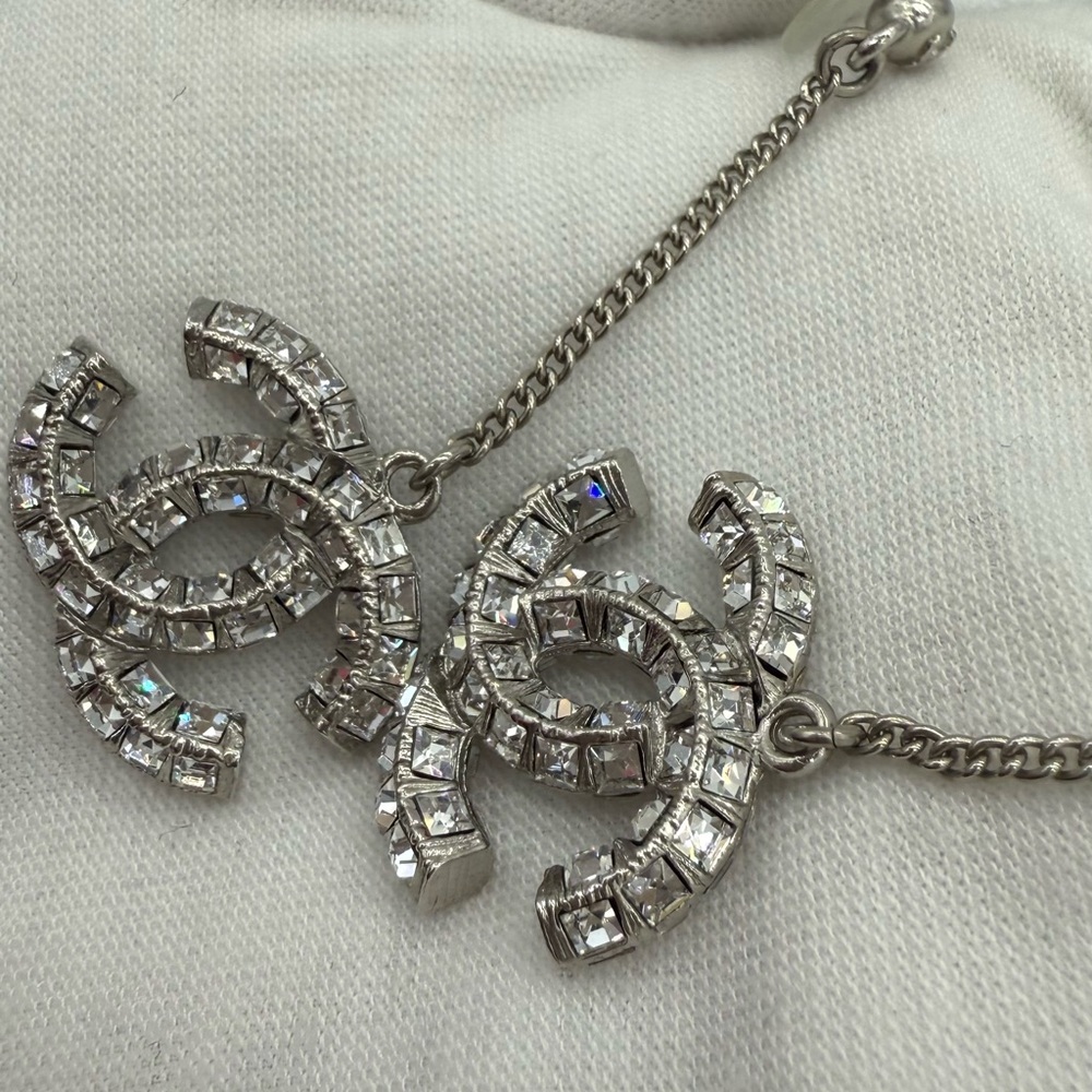 ❌SOLD❌Authentic Chanel silver princess square crystal large CC dangle earrings - Picture 8 of 13